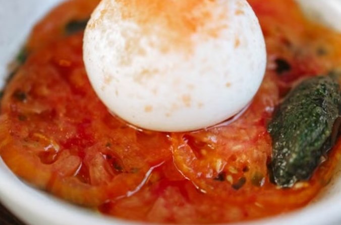 Burrata pugliese su pomodoro